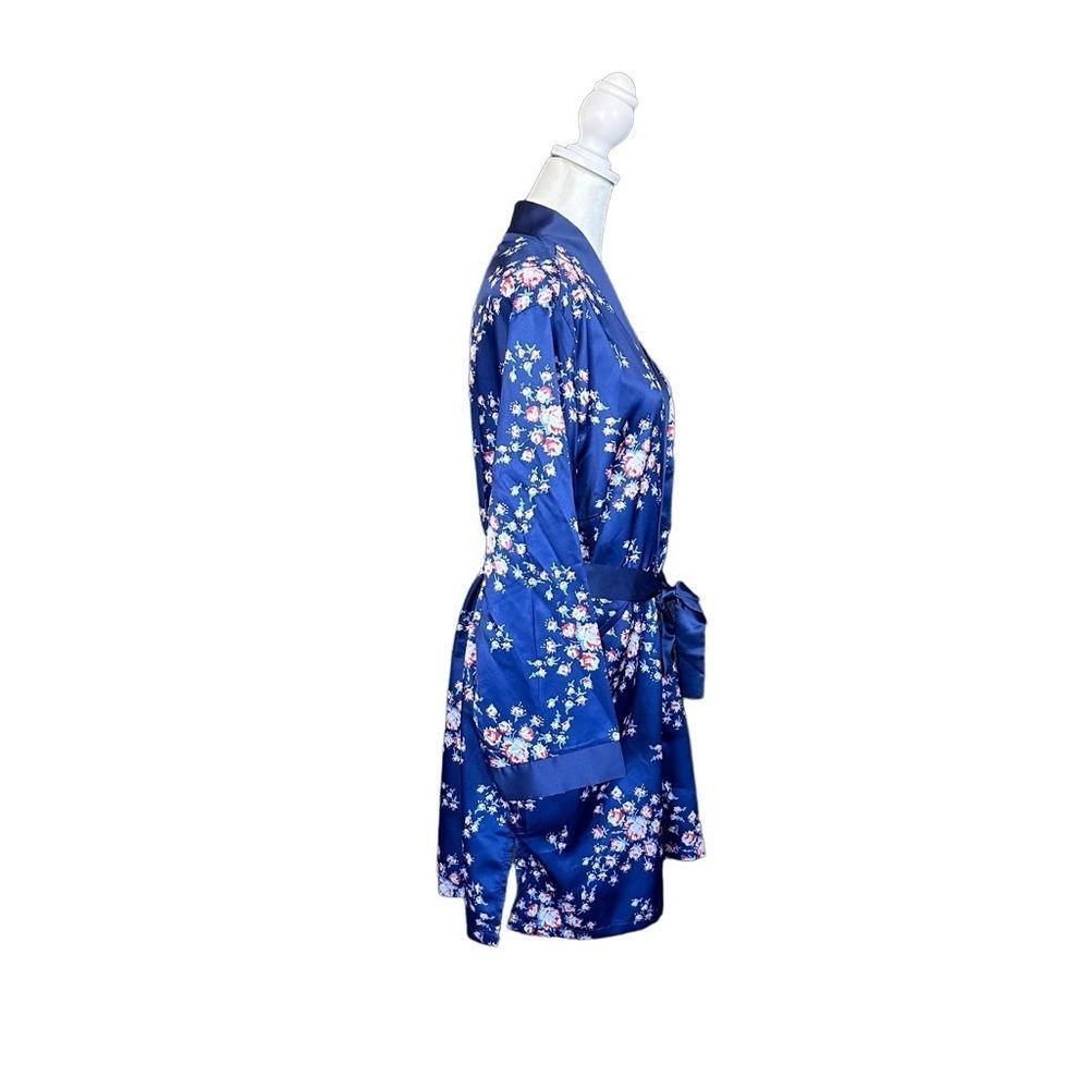 Morgan Lane x FabFitFun Navy Floral Long Sleeve Short Satin Belted Robe Sz S/M - Picture 2 of 12